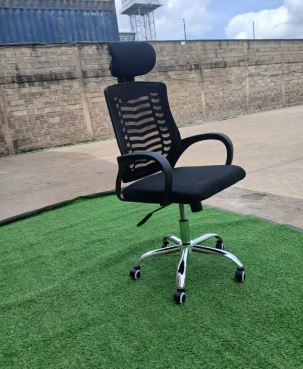 Office chair with head rest
